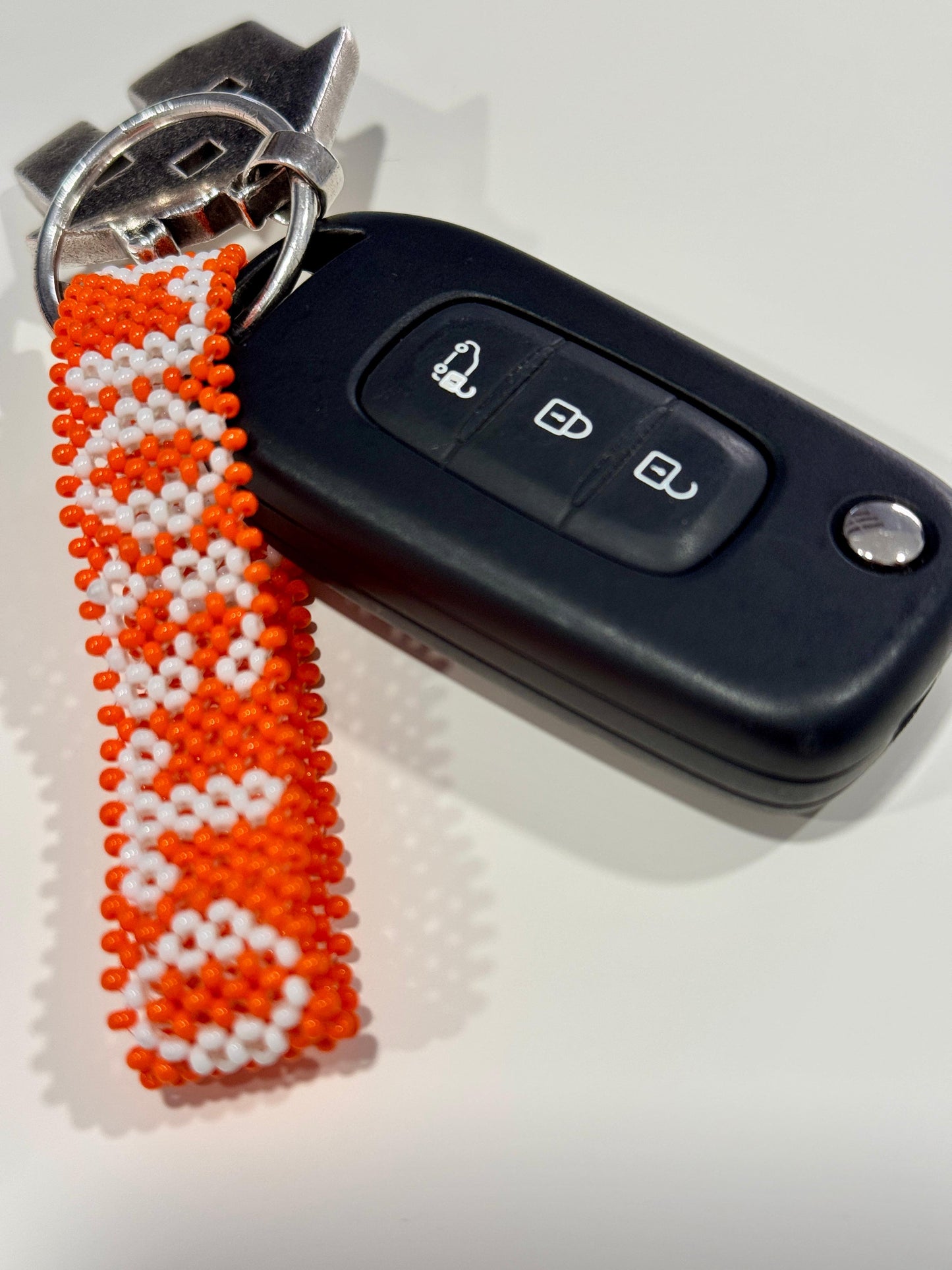 Llavero OTSO LAND Solidario – Hecho a Mano en Kenya