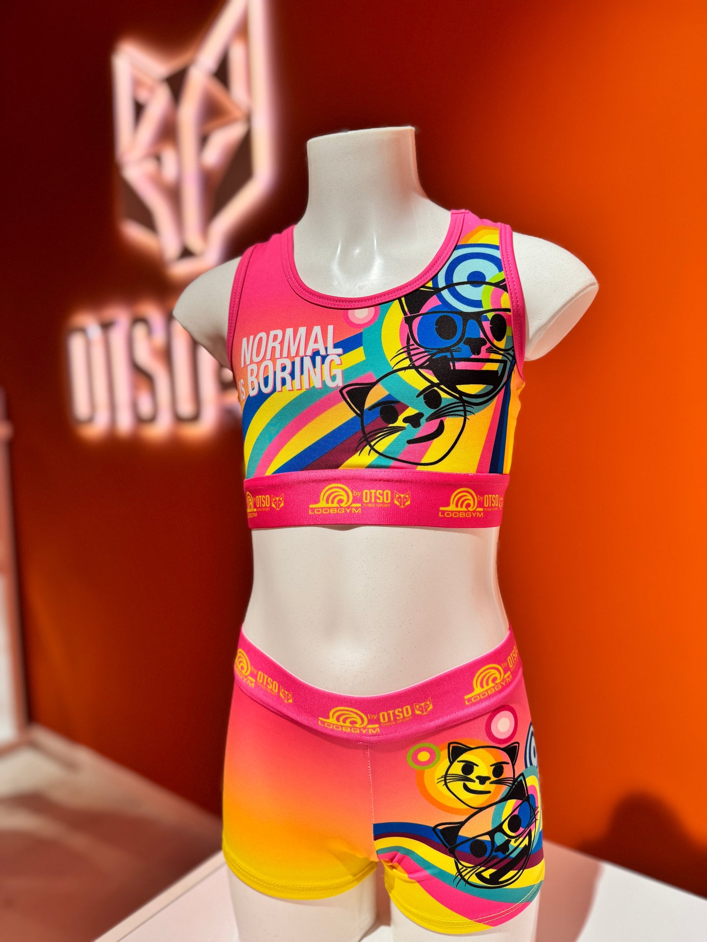 Short EMOJI NORMAL IS BORING (goma vista sublimada)