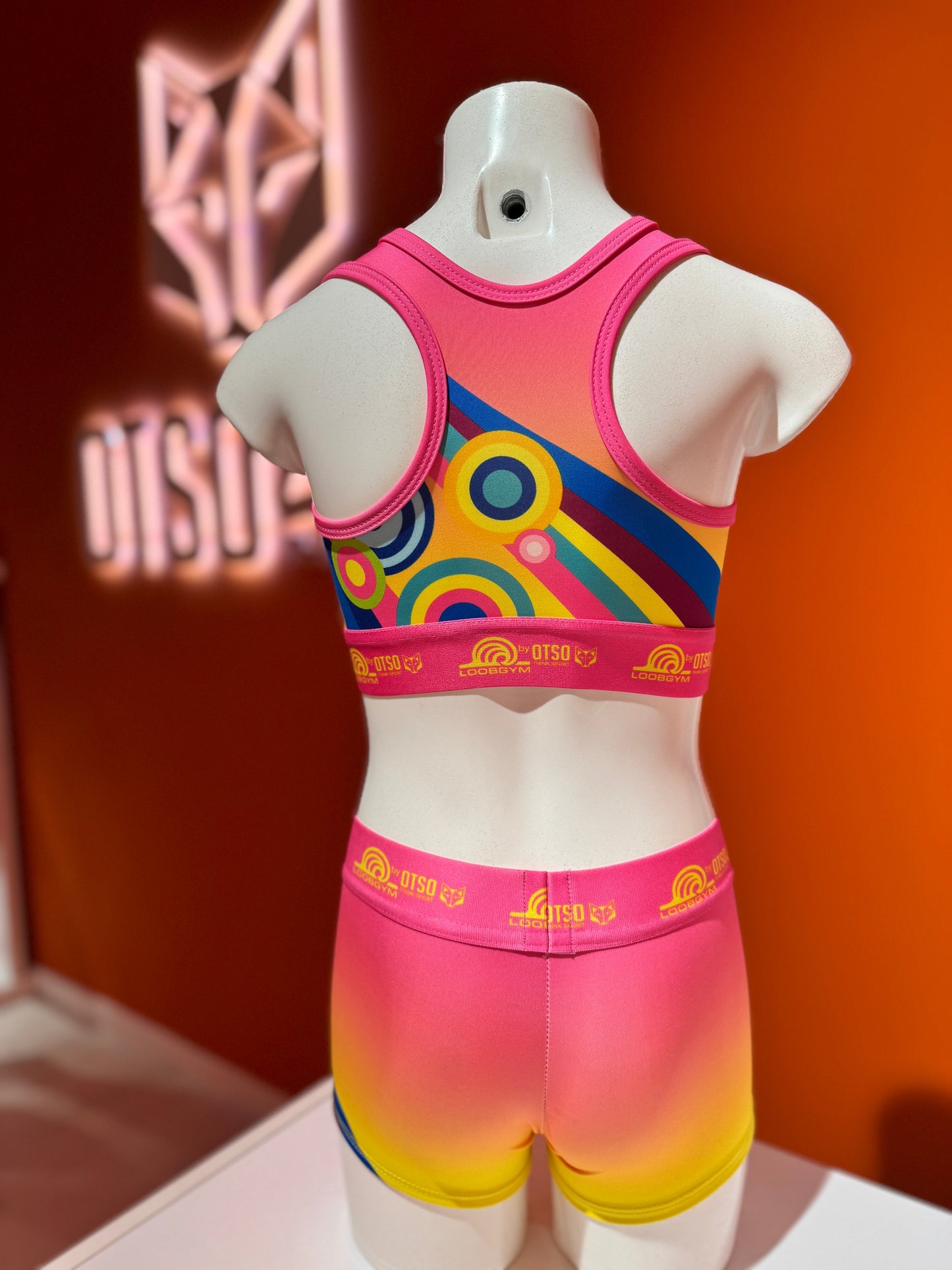 Top EMOJI NORMAL IS BORING (Goma vista sublimada)